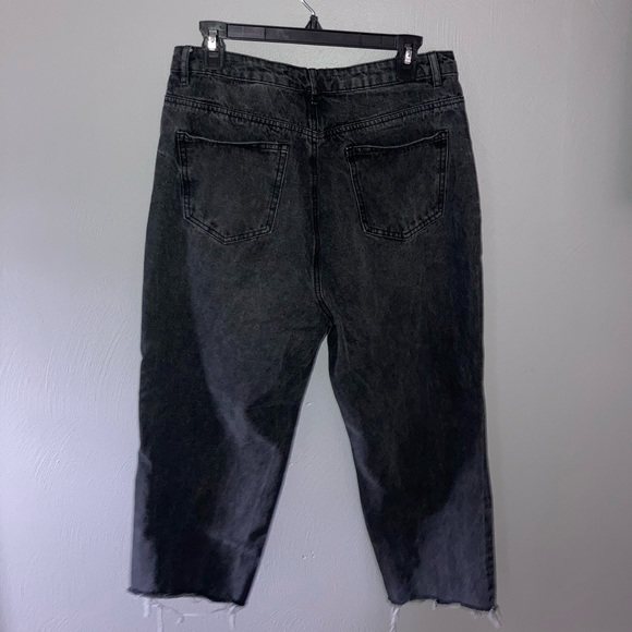 Missguided Riot High Rise Mom Jean - Picture 2 of 4